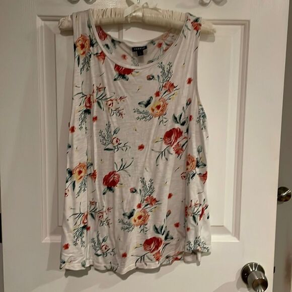 Torrid Fall Floral tank 🍁 - Picture 1 of 6
